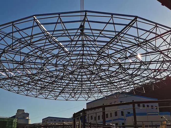 库尔勒螺栓球网架工程施工现场